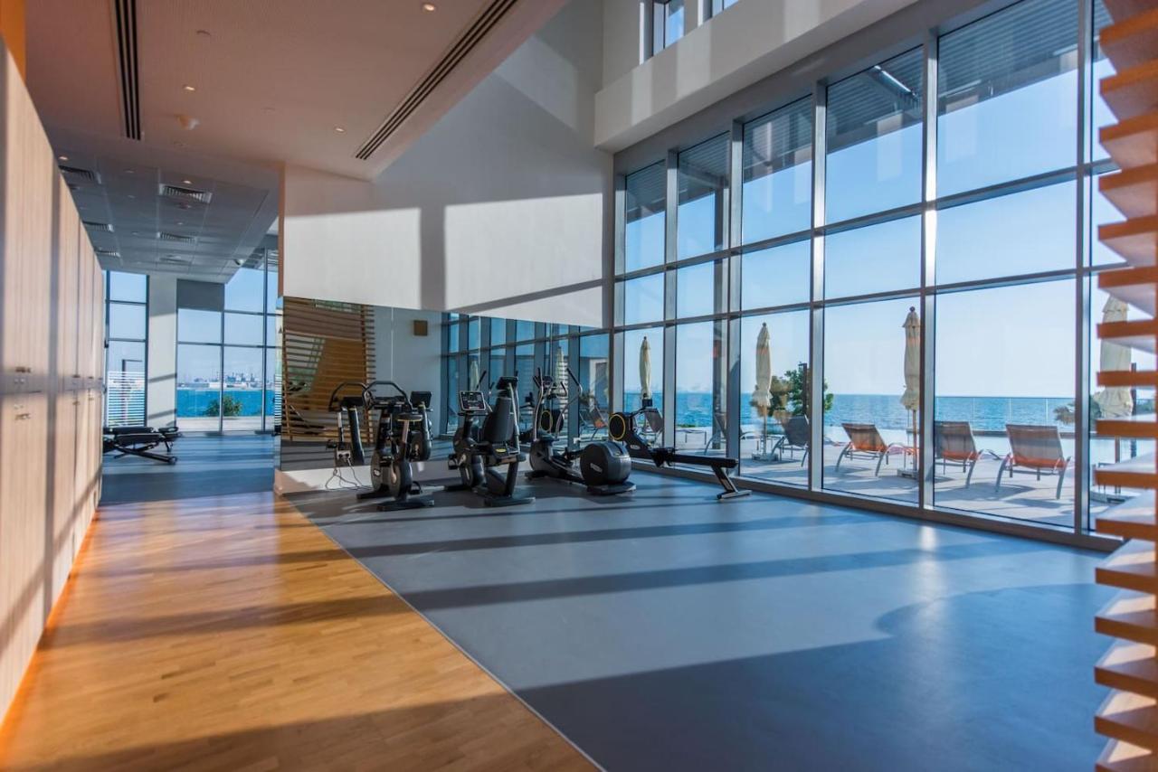 Luxury 2 Bedroom Beachfront Apt W Stunning Sea View Dubai Exteriör bild